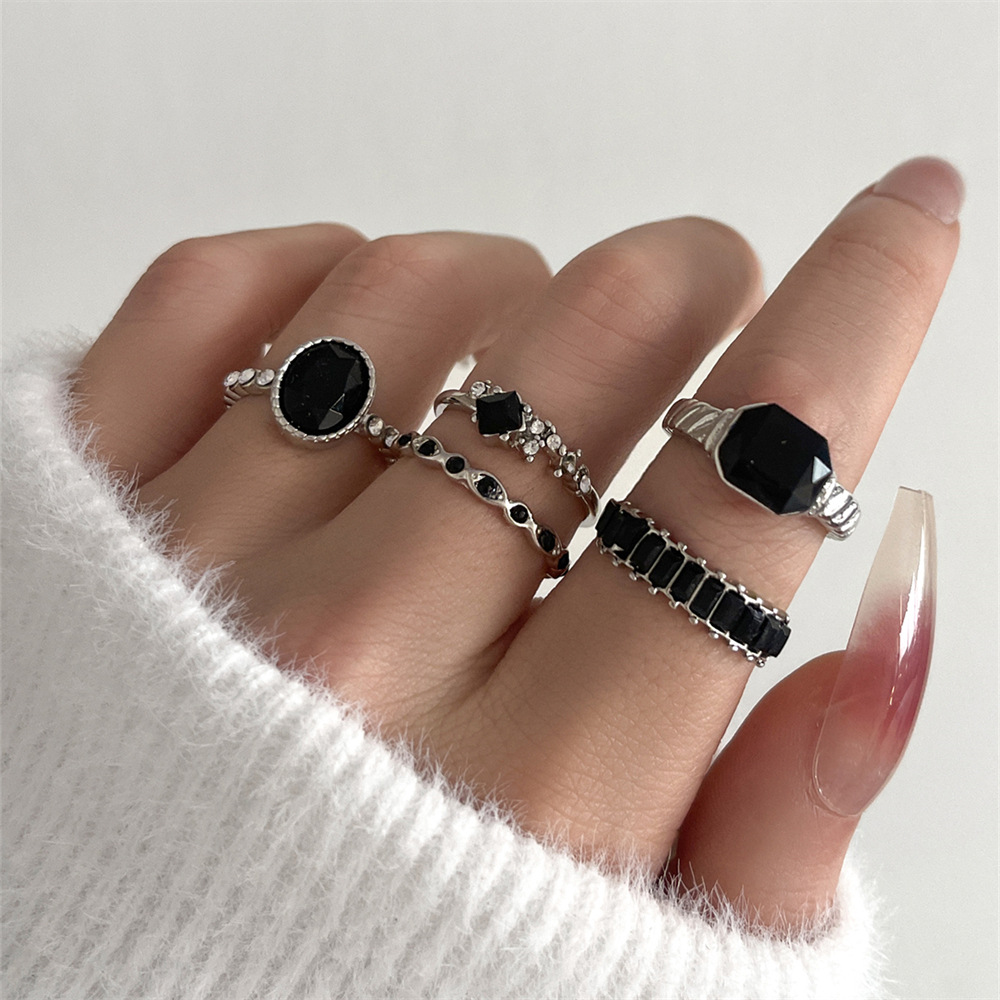 Vintage Punk Knuckle Rings Set - Set Cincin Batu Kristal Hitam Bergaya